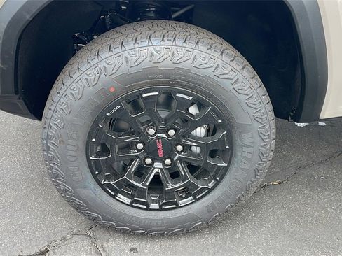 New 2026 GMC Canyon Elevation w/ Convenience Package image 9