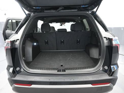 Used 2025 Chevrolet Equinox LT image 8