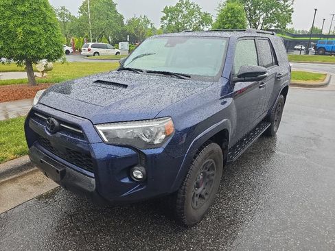 Used 2021 Toyota 4Runner Venture w/ Moonroof Package AWD/4WD image 3
