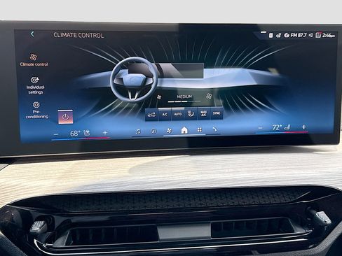 New 2026 BMW 330i Sedan w/ M Sport Package RWD image 35