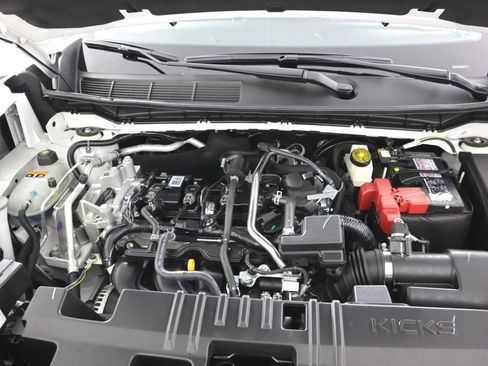 Certified 2025 Nissan Kicks S image 9