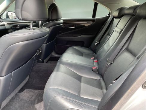 Used 2015 Lexus LS 460 w/ Comfort Package RWD image 12