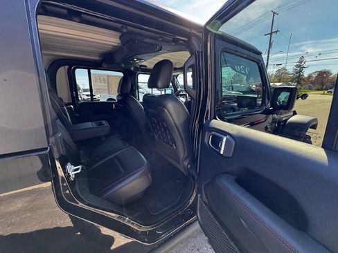 Used 2020 Jeep Gladiator Rubicon w/ Uconnect 4C Nav & Sound Group AWD/4WD image 29