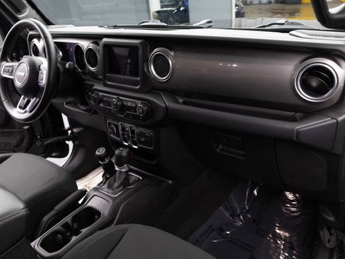 Used 2020 Jeep Wrangler Unlimited Sahara image 30