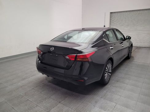 Used 2025 Nissan Altima 2.5 SV FWD image 9