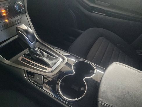 Used 2017 Ford Edge SE FWD image 26