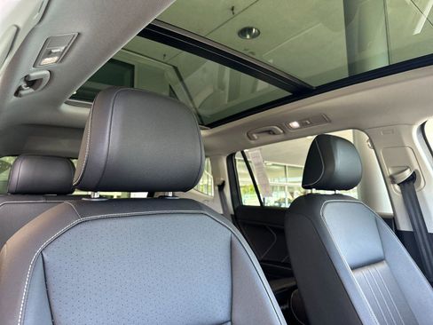 Used 2023 Volkswagen Tiguan SE w/ Panoramic Sunroof Package FWD image 17