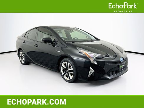 Used 2016 Toyota Prius Three Touring w/ Preferred Accessory Package FWD image 1