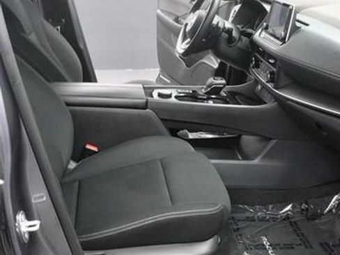 Used 2023 Nissan Rogue S AWD/4WD image 16