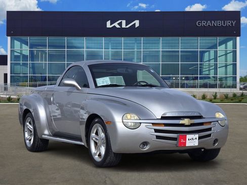 Used 2005 Chevrolet SSR w/ Preferred Equipment Group RWD image 3
