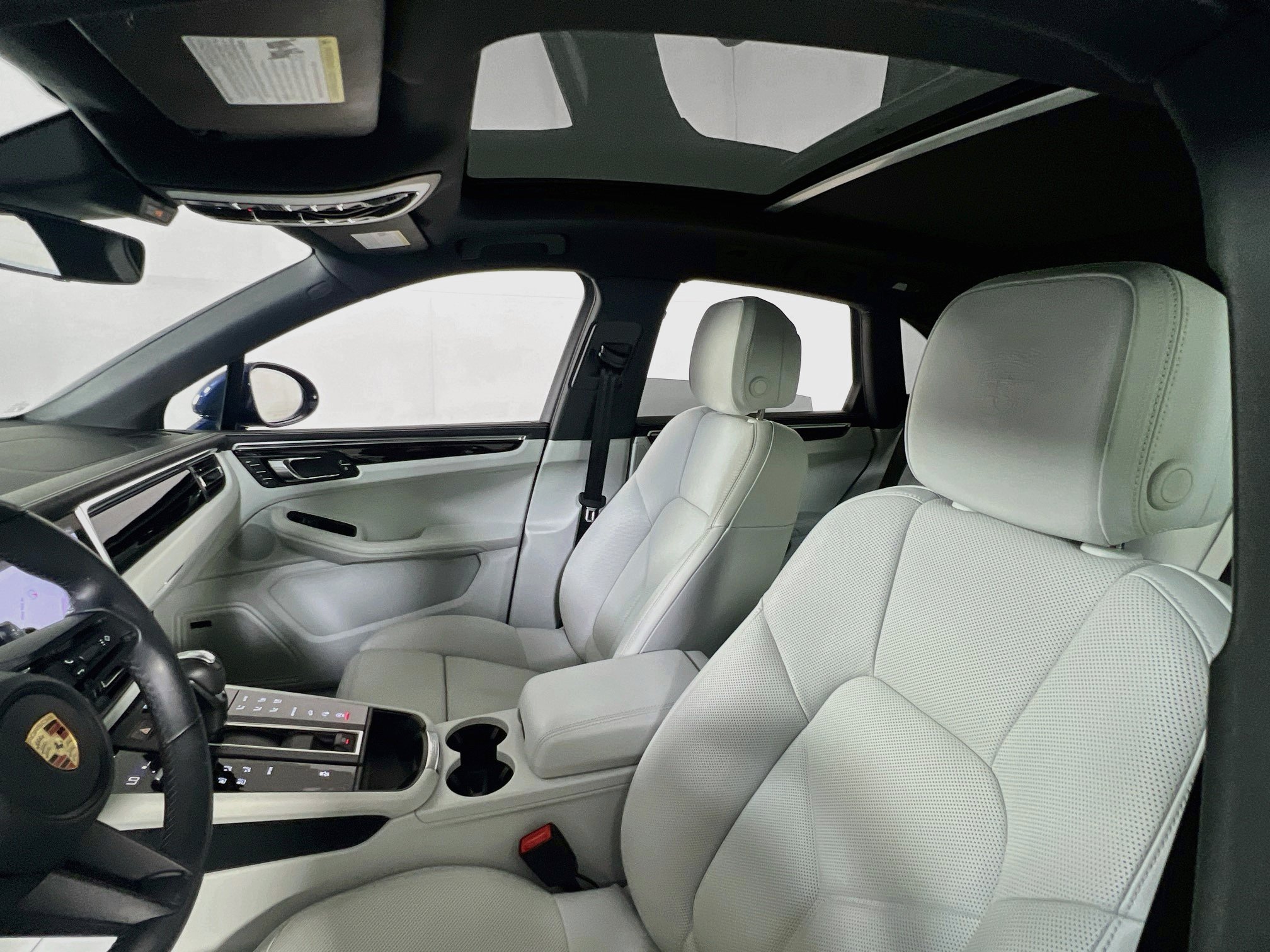 Used 2025 Porsche Macan w/ Premium Package Plus AWD/4WD image 22