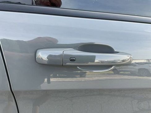 Used 2022 Jeep Grand Cherokee Laredo X image 15