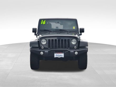 Used 2016 Jeep Wrangler Unlimited Sahara AWD/4WD image 5
