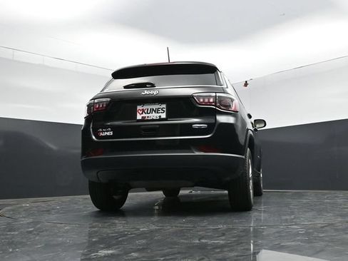 Used 2024 Jeep Compass Latitude AWD/4WD image 26