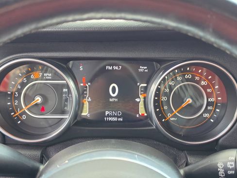 Used 2018 Jeep Wrangler Unlimited Sahara AWD/4WD image 19