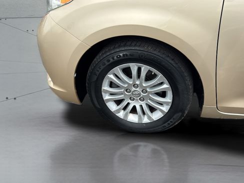 Used 2011 Toyota Sienna XLE w/ Premium Pkg FWD image 36