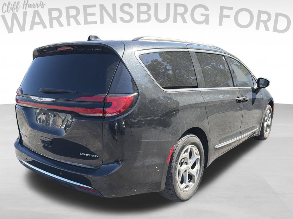 Used 2023 Chrysler Pacifica Limited FWD image 7