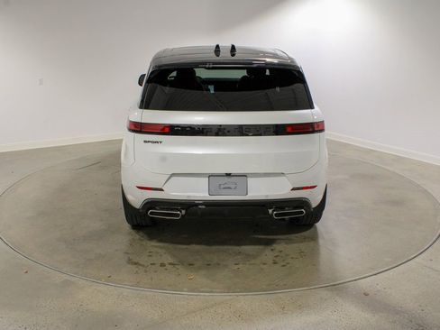 New 2025 Land Rover Range Rover Sport Dynamic SE image 4