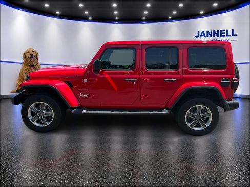 Used 2018 Jeep Wrangler Unlimited Sahara w/ Dual Top Group AWD/4WD image 9