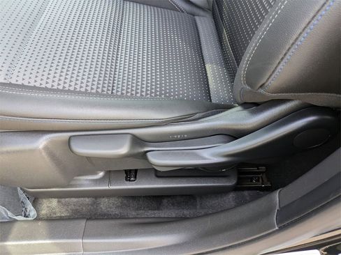 Used 2025 Chevrolet Trax LT w/ LT Convenience Package image 14