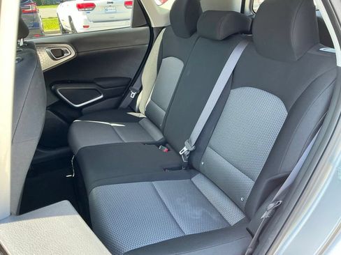 Used 2025 Kia Soul LX w/ LX Technology Package FWD image 23
