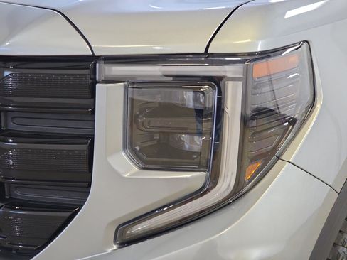 Used 2023 GMC Sierra 1500 Elevation AWD/4WD image 28