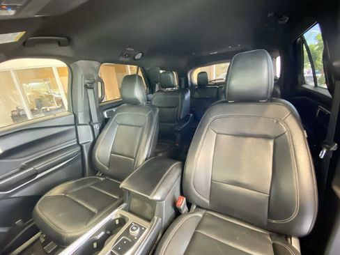 Used 2020 Ford Explorer XLT w/ Equipment Group 202A AWD/4WD image 14