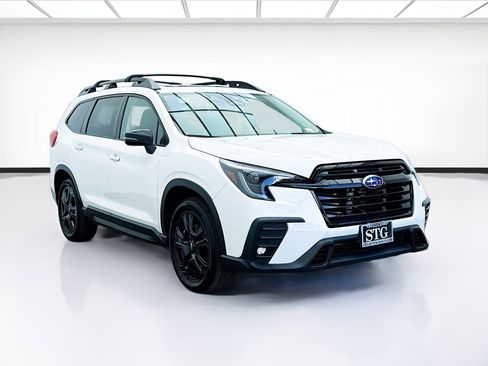 Used 2023 Subaru Ascent Onyx Edition image 3