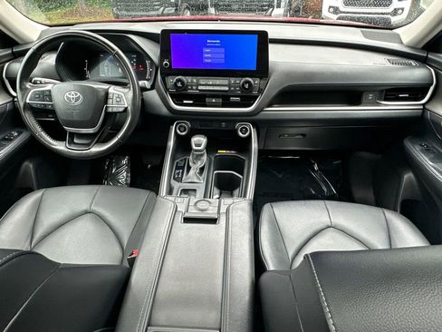 Used 2024 Toyota Grand Highlander AWD image 17