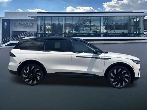 New 2026 Lincoln Nautilus Reserve w/ Jet Appearance Package AWD/4WD image 9