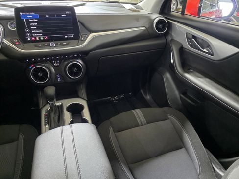 Used 2025 Chevrolet Blazer LT image 17