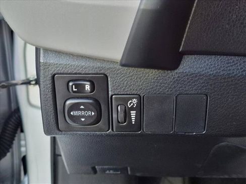 Used 2018 Toyota Corolla LE FWD image 11