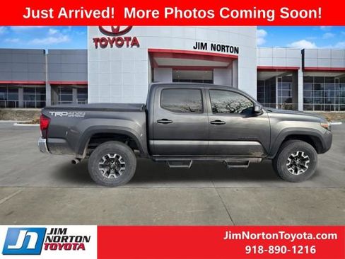 Used 2019 Toyota Tacoma TRD Off-Road image 8