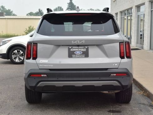 Used 2023 Kia Sorento S w/ Panoramic Sunroof Package AWD/4WD image 10