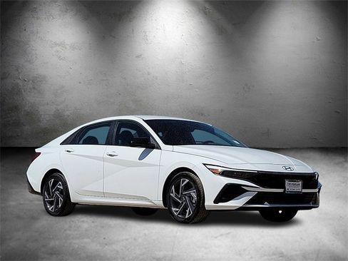 New 2025 Hyundai Elantra Sport image 2