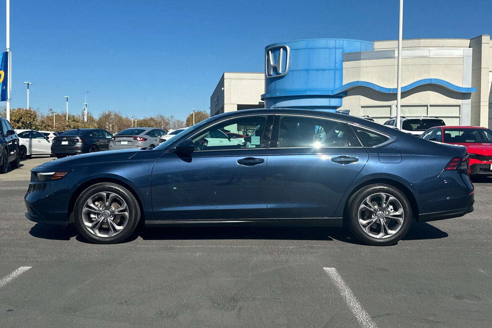 Used 2023 Honda Accord EX image 6