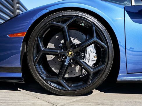 Used 2024 Lamborghini Huracan Tecnica RWD image 3