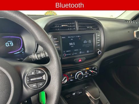 Used 2025 Kia Soul LX w/ LX Technology Package FWD image 3