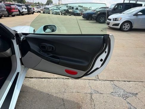 Used 2004 Chevrolet Corvette Coupe RWD image 20