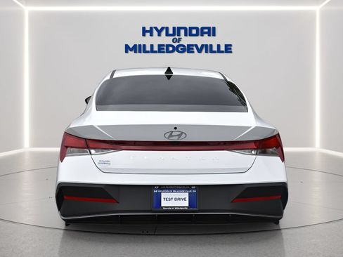 New 2026 Hyundai Elantra SE FWD image 4