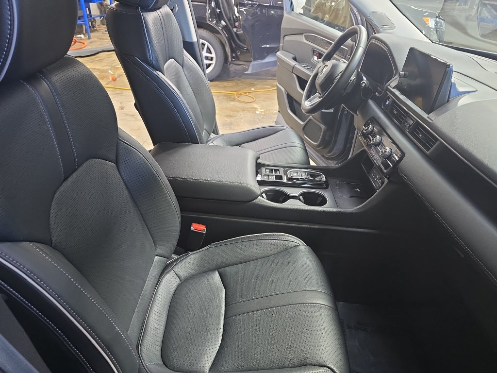 Used 2025 Honda Pilot Elite image 11