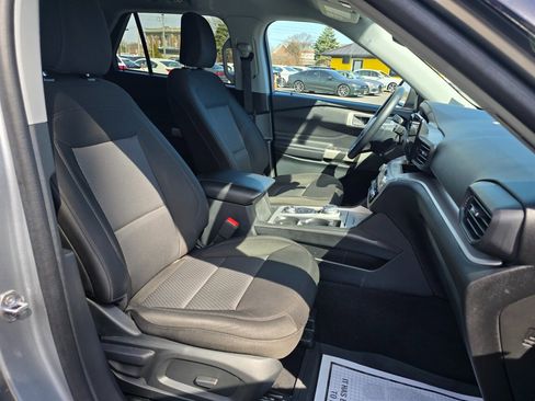 Used 2023 Ford Explorer XLT image 13