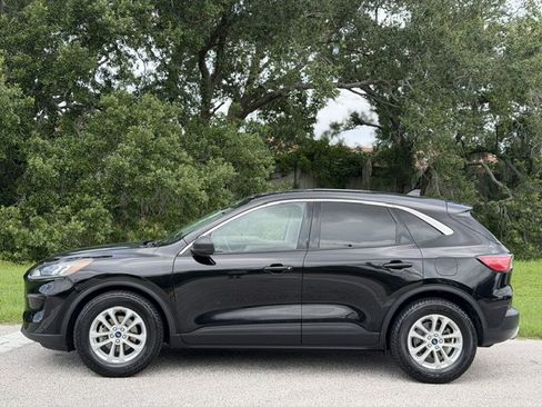 Used 2022 Ford Escape SE FWD image 2