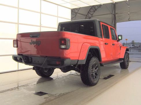 Used 2022 Jeep Gladiator Sport AWD/4WD image 2