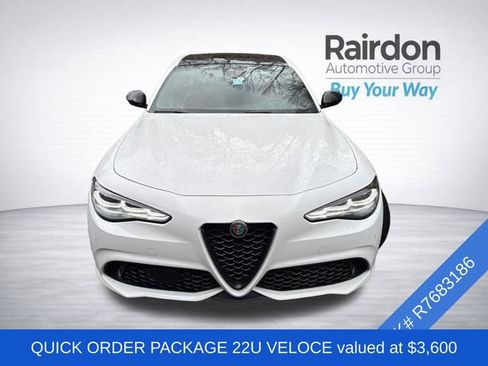 Used 2024 Alfa Romeo Giulia Veloce image 2