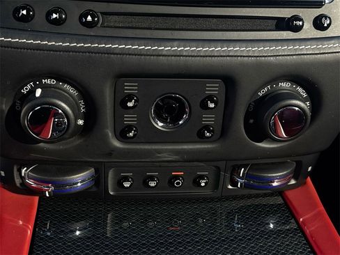 Used 2020 Rolls-Royce Wraith image 25