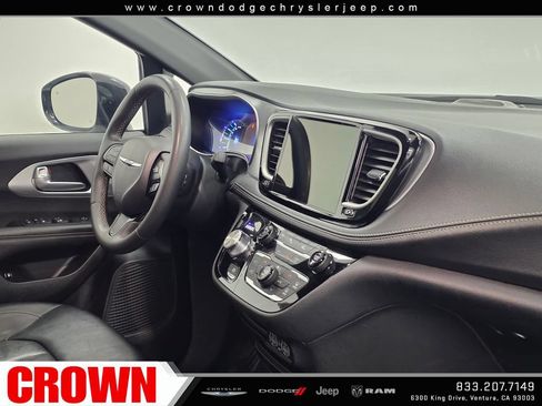 Certified 2024 Chrysler Pacifica Limited FWD image 15
