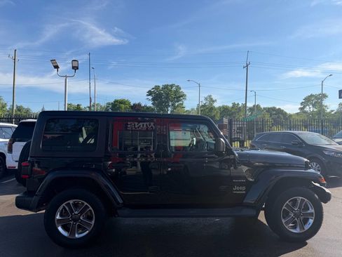 Used 2020 Jeep Wrangler Unlimited Sahara w/ Dual Top Group AWD/4WD image 4