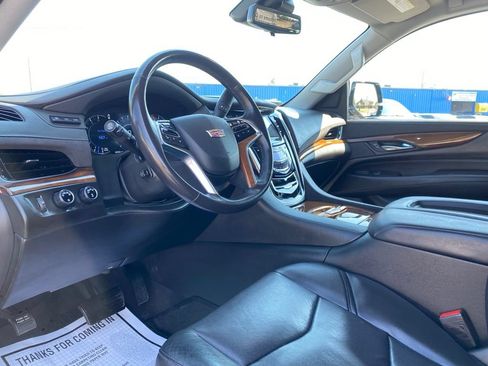 Used 2020 Cadillac Escalade Luxury AWD/4WD image 11