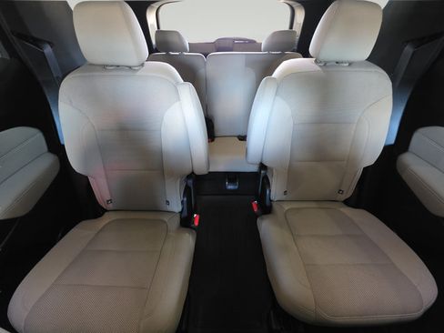 Used 2023 Chevrolet Traverse LT FWD image 26